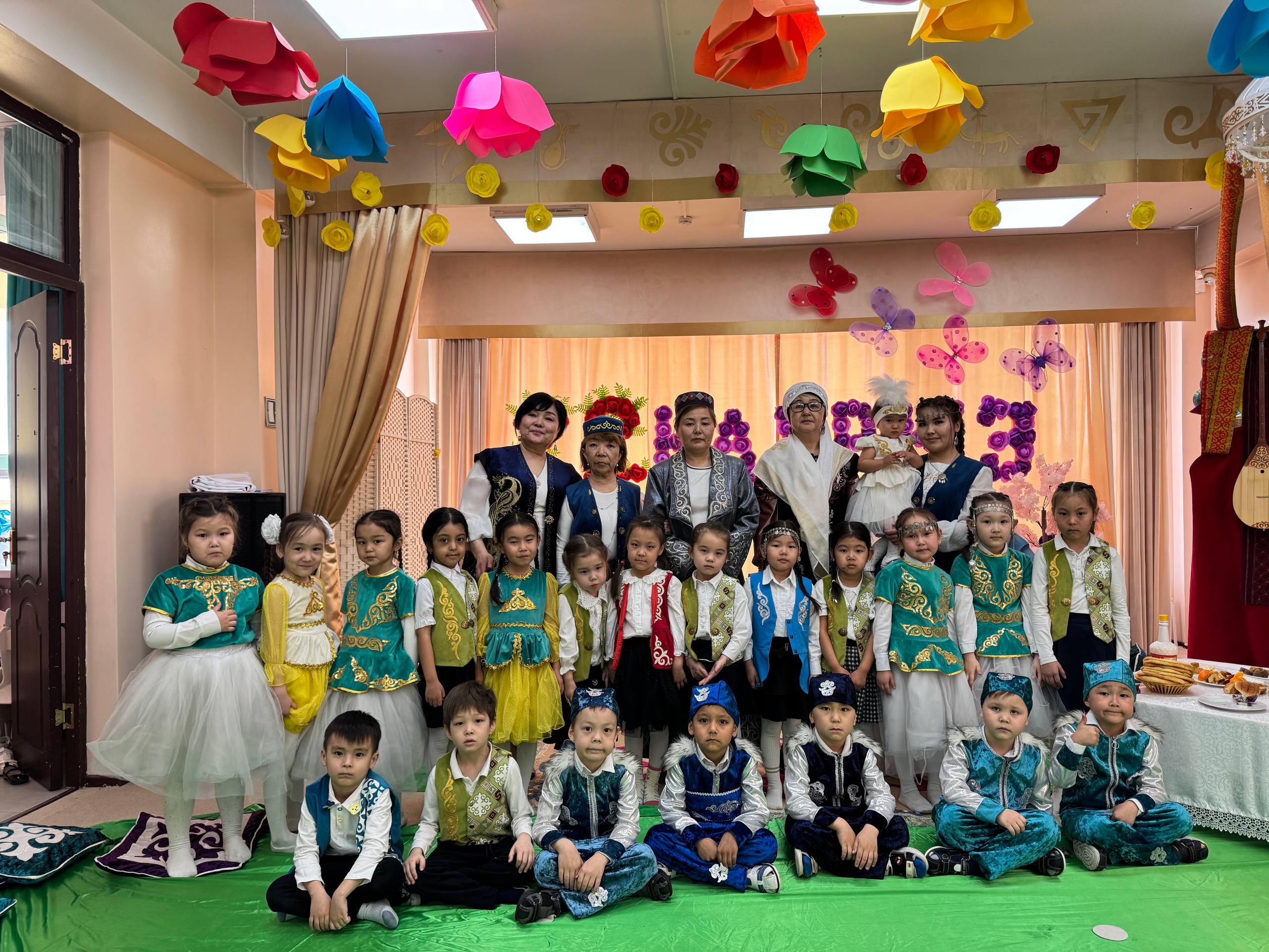 Әз Наурыз – қазақ халқының ең көне әрі ең маңызды мерекелерінің бірі. Бұл мереке көктемнің келуін, табиғаттың жаңаруын және жаңа жылдың басталуын білдіреді. Ол жыл сайын Наурыз мейрамы кезінде, яғни 22 наурызда тойланады.  Мектепалды “Дарын”, “Бәйтер